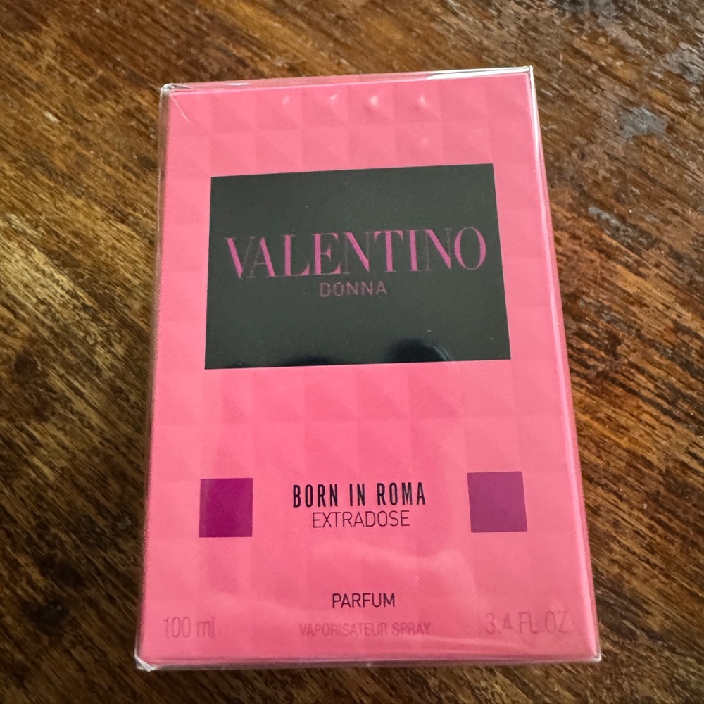 Valentino Donna Born in Roma Extradose Parfum - Pink and Black